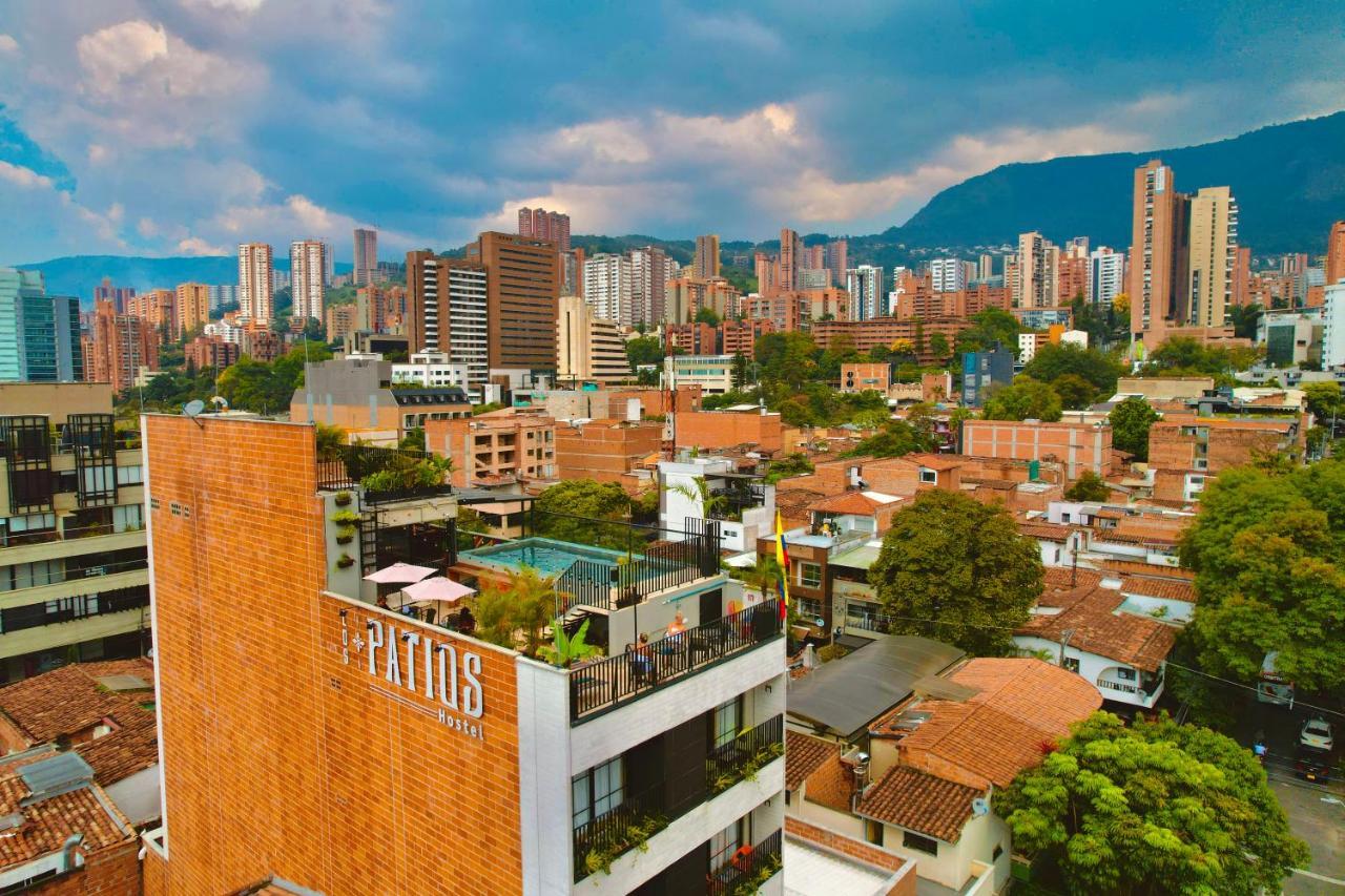 Los Patios Hostel Medellin Bagian luar foto