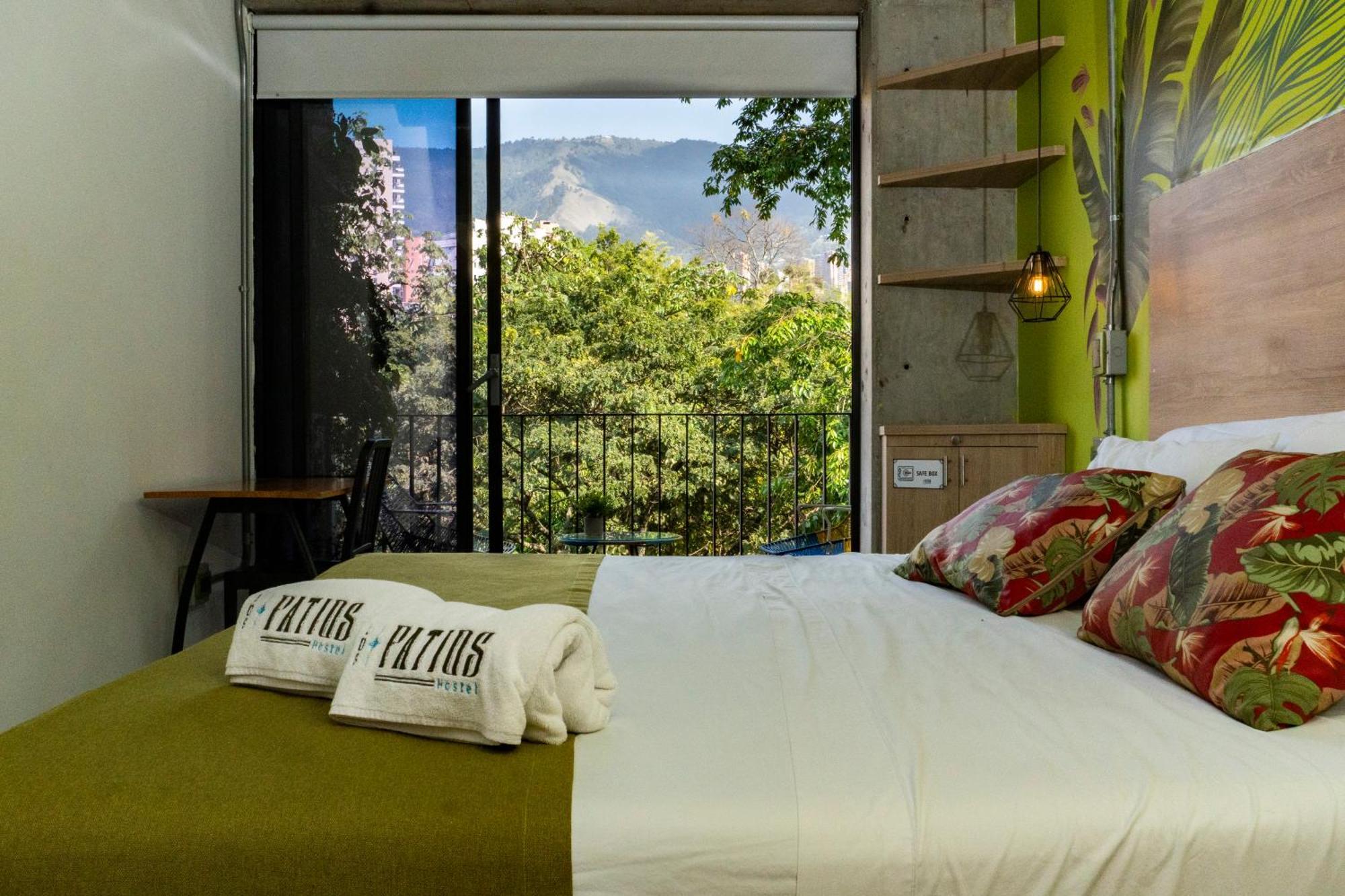 Los Patios Hostel Medellin Bagian luar foto