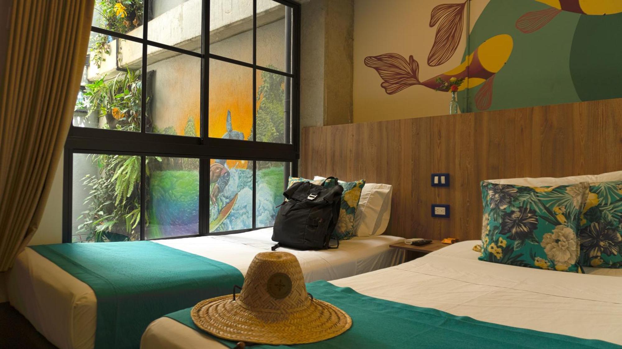 Los Patios Hostel Medellin Bagian luar foto